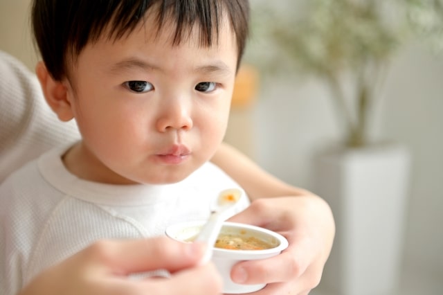 離乳食で口開けない赤ちゃん！初期に口を開けないのは意外な理由かも